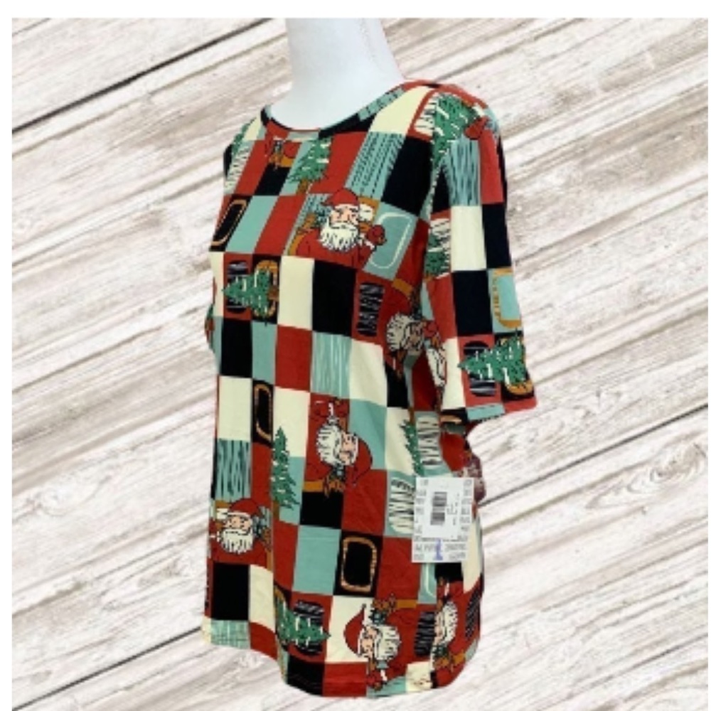NWT PLAID SANTA CLAUS TOP SIZE MEDIUM